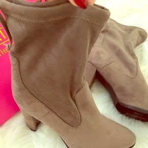 Cute pair of Catherine Malandrino booties